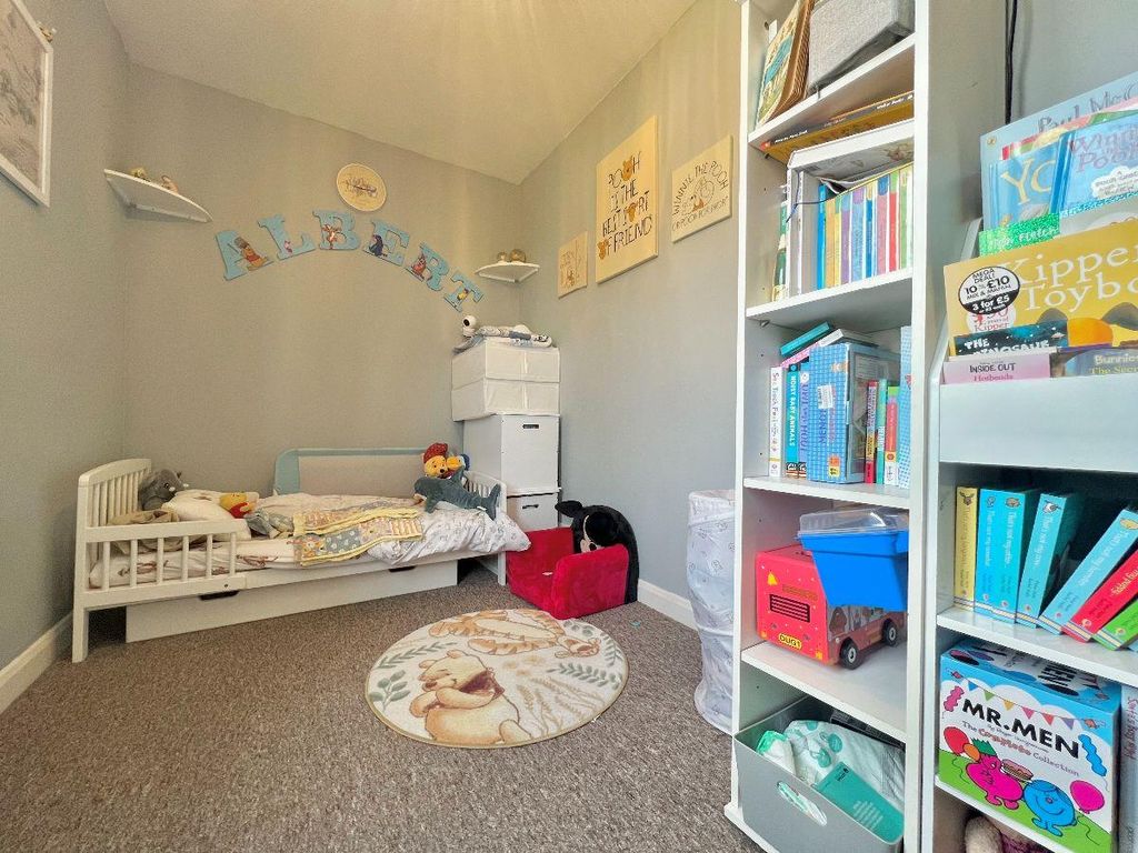 Property photo 3 of 12