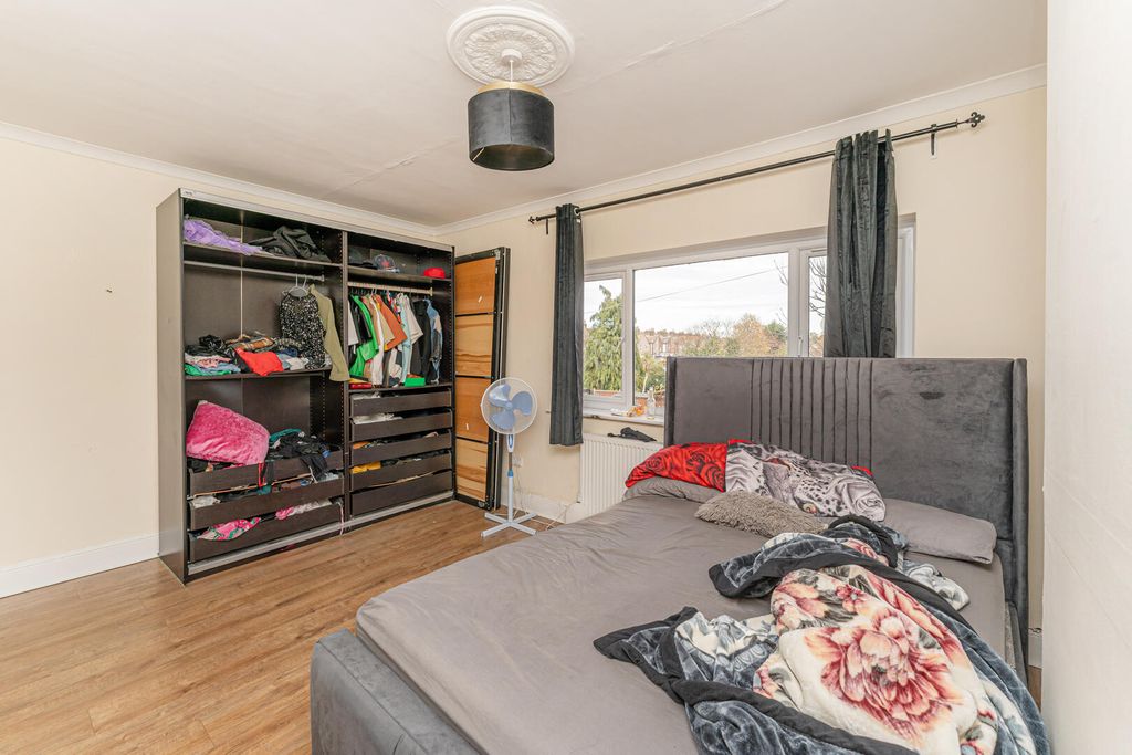 Property photo 2 of 24 Bedroom