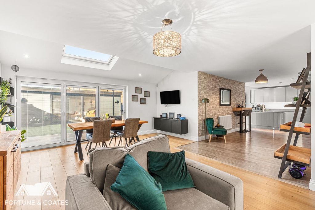 Property photo 2 of 38 Greygoosepark_27.Jpg