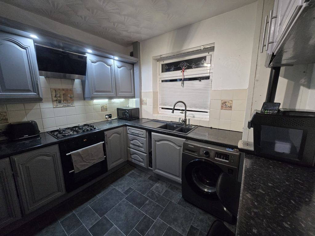 Property photo 2 of 17 2. Kitchen