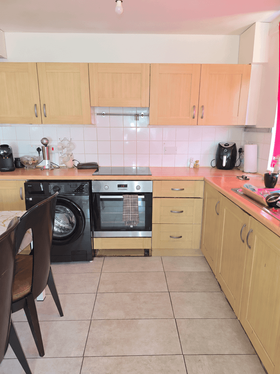 Property photo 3 of 9 Kitchen