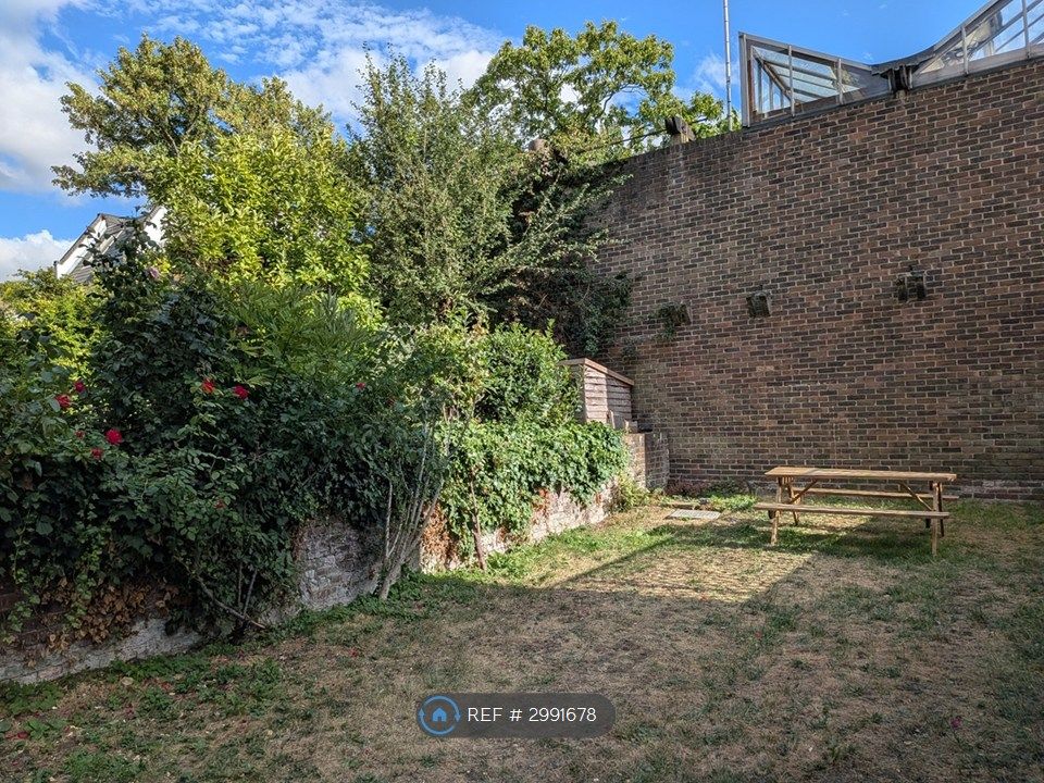 Property photo 2 of 5 Large Private Garden
