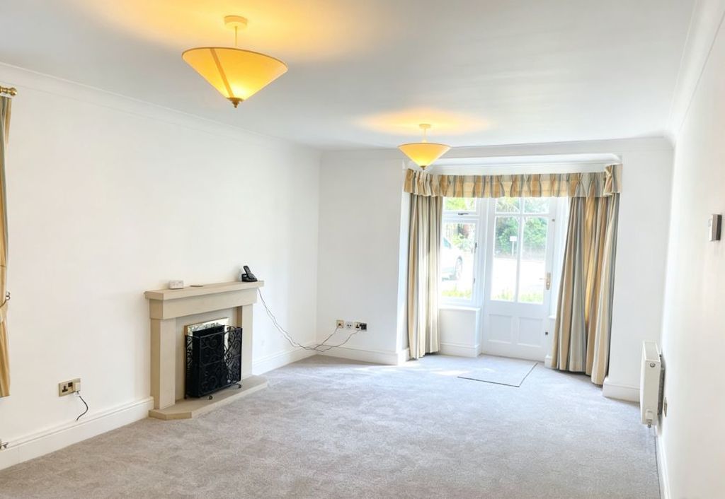 Property photo 2 of 14 Lounge New Carpet 1