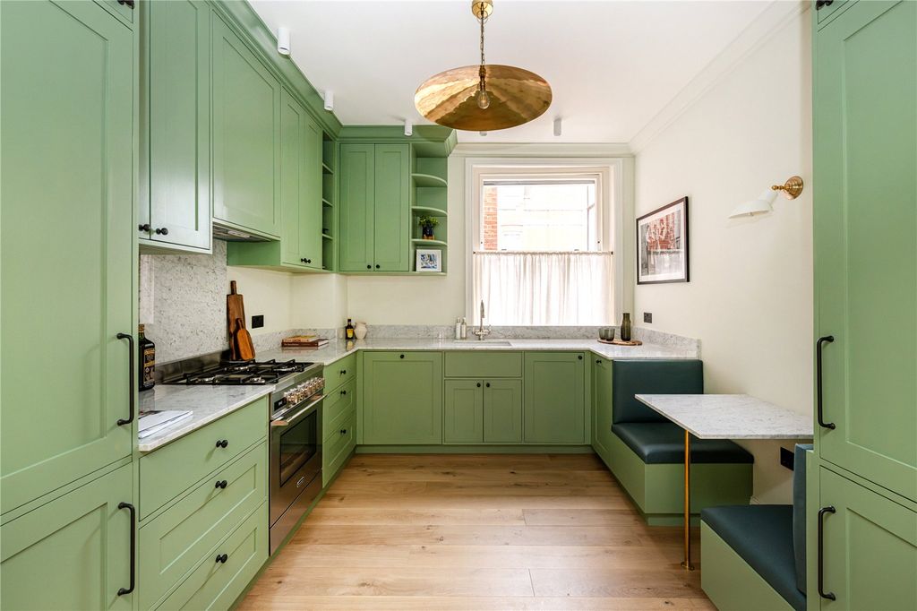 Property photo 1 of 19 Kitchen