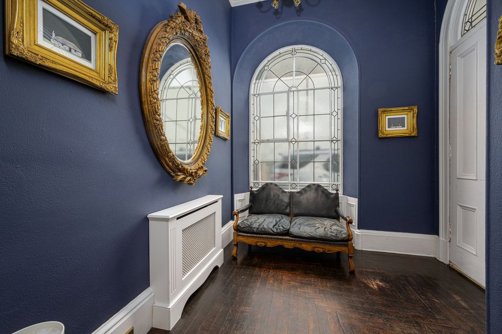 Property photo 3 of 41 Entrance