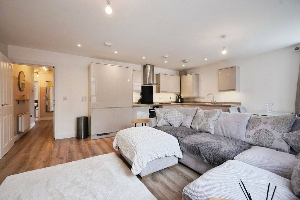 Property photo 2 of 14 Picture No. 16