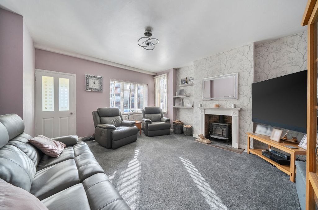 Property photo 3 of 29 1421491-15-69A9c1...