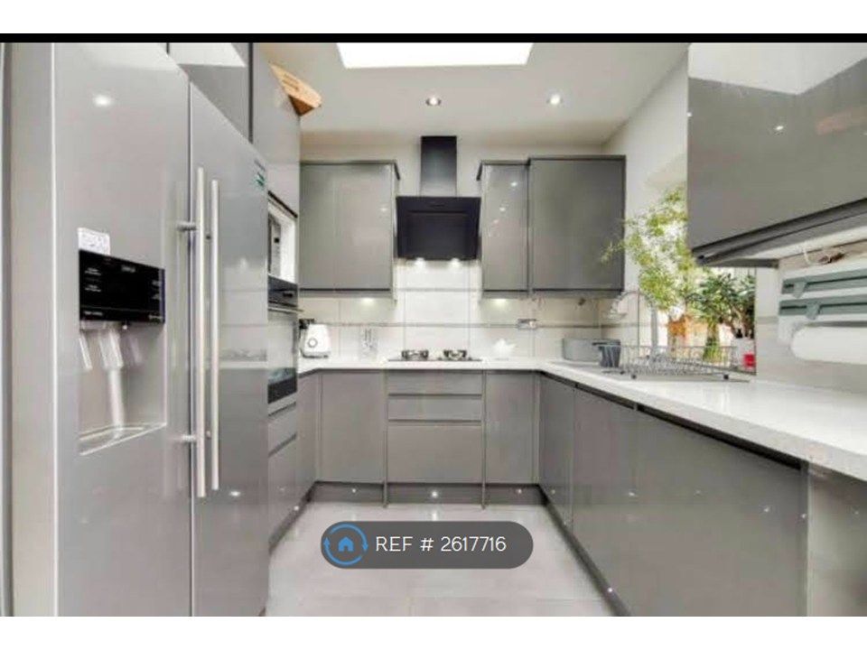 Property photo 2 of 14 Kitchen