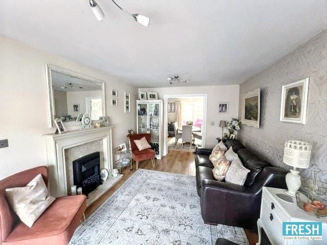 Property photo 3 of 28