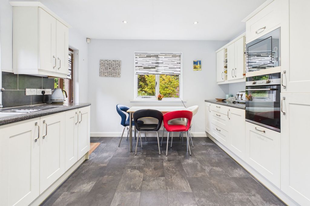 Property photo 3 of 23