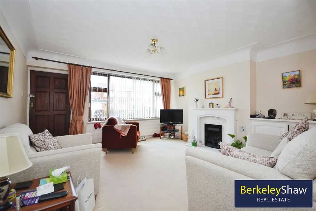 Property photo 2 of 14 Living Room