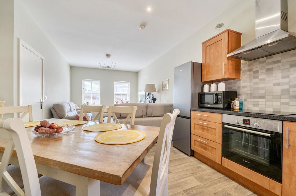 Property photo 2 of 16 1488964-4-6A54Efb...