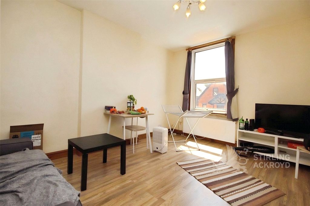 Property photo 2 of 6 Reception