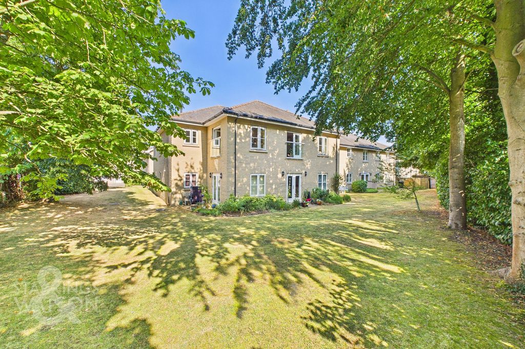 Property photo 1 of 23