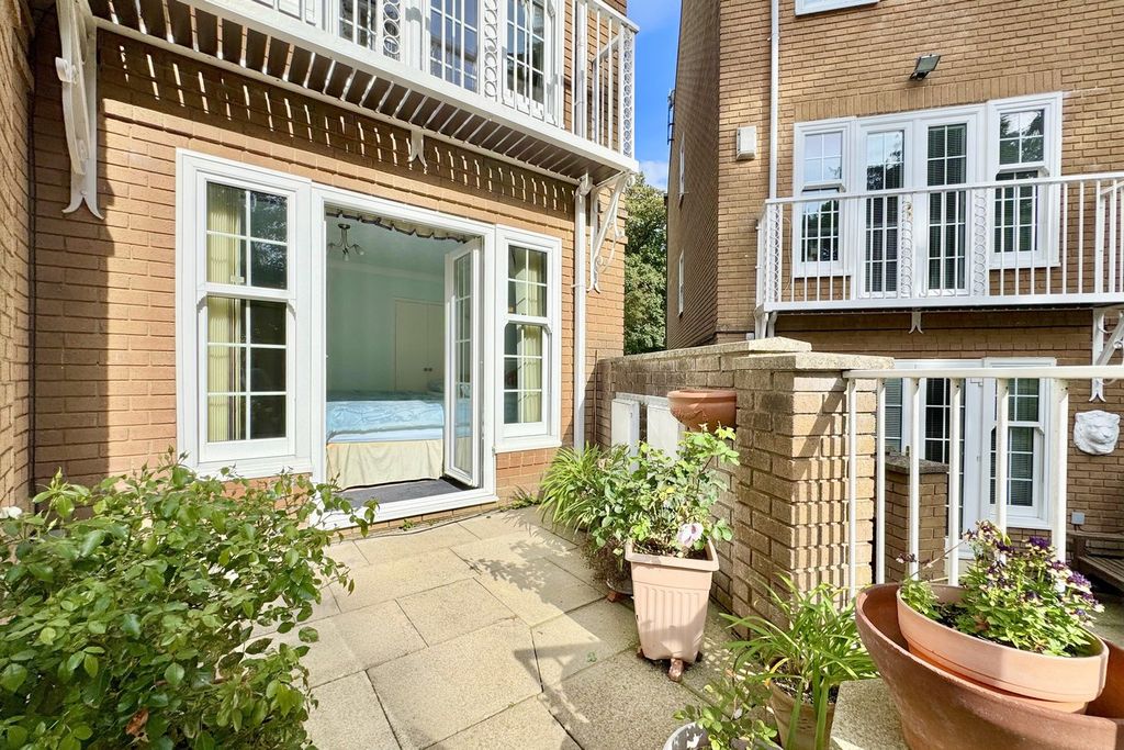 Property photo 3 of 28