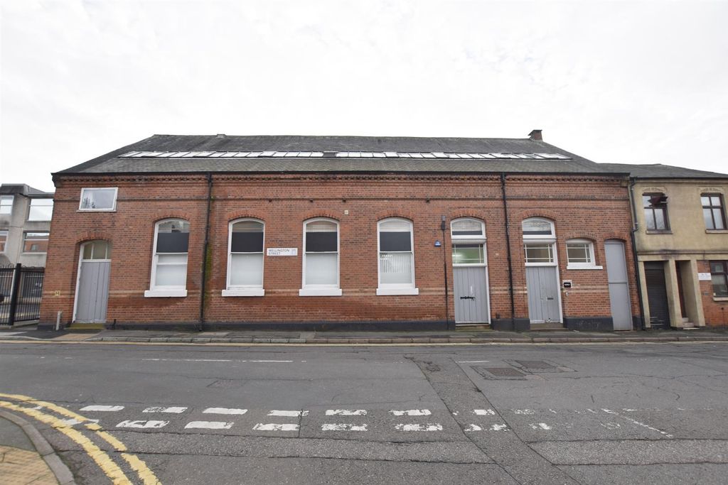 Property photo 1 of 6 0F3Xbr2T50Msirq6Zopzlg.Jpg