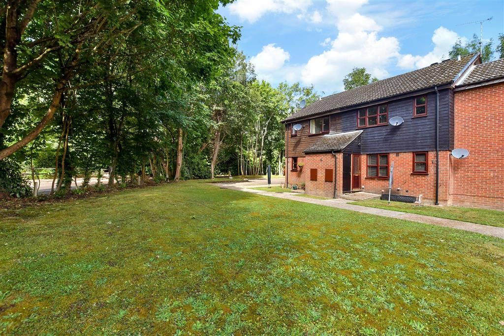 Property photo 2 of 6 Communal Gardens