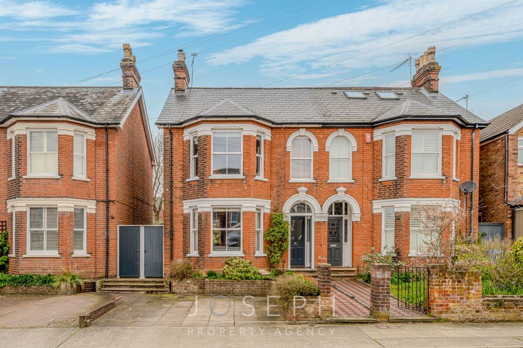 Property photo 1 of 28