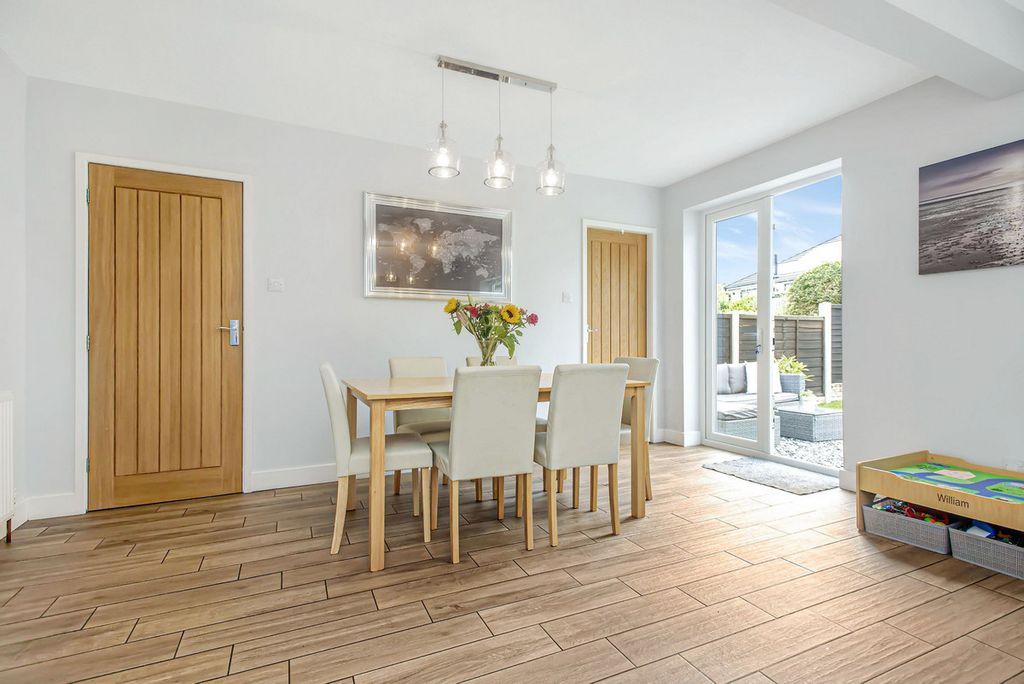 Property photo 2 of 30