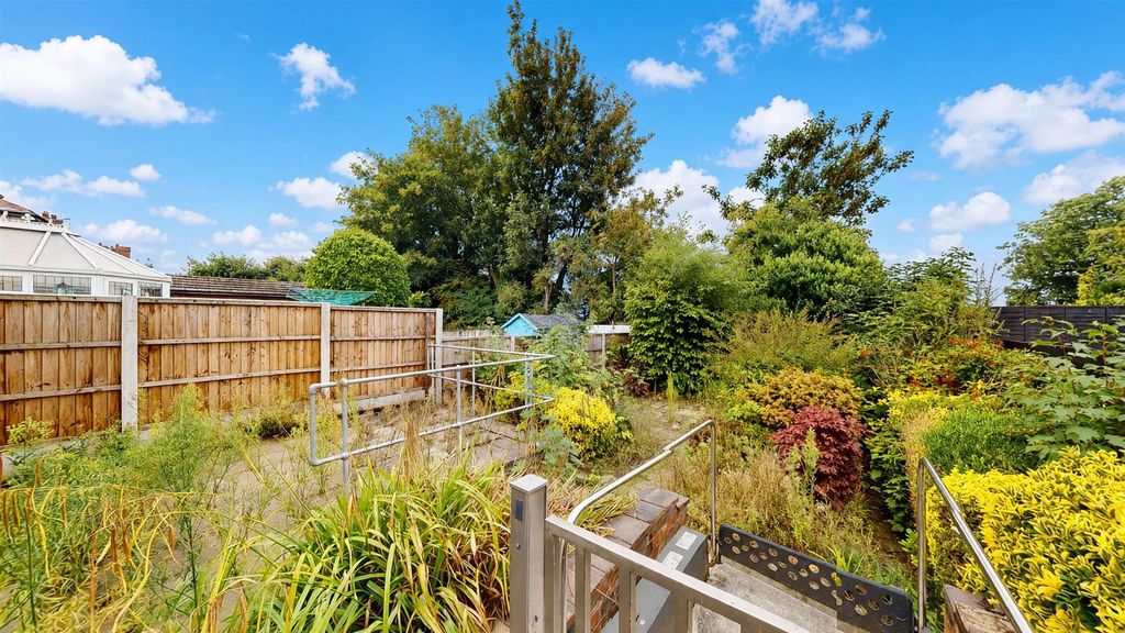 Property photo 2 of 18 Knowsley Road Rear Garden