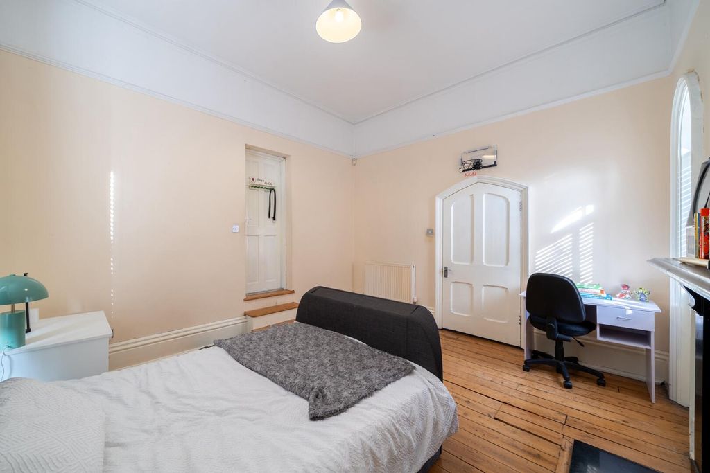 Additional image 13 of 3 bed flat for saleLenton Avenue, The Park NG7
