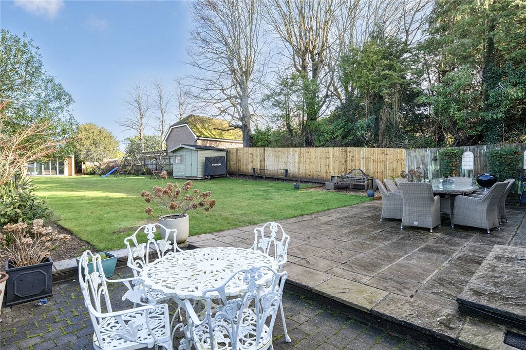 Property photo 2 of 38 Large Garden