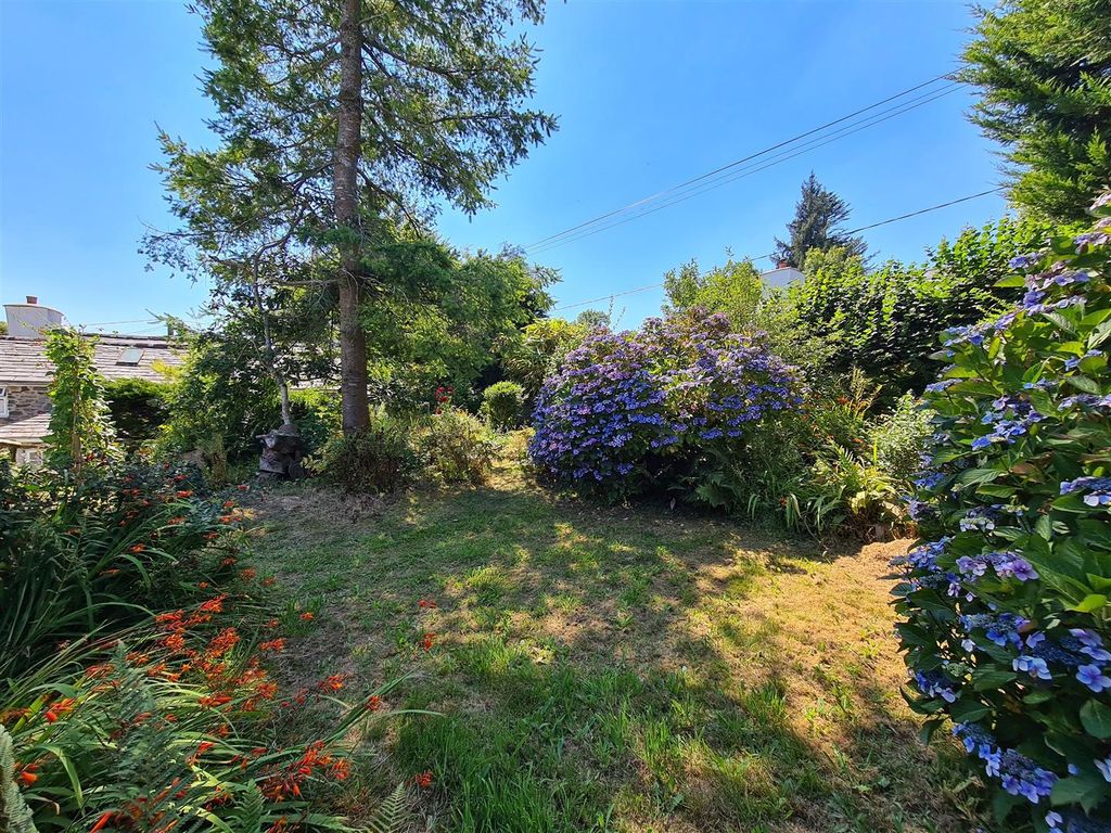 Property photo 2 of 27