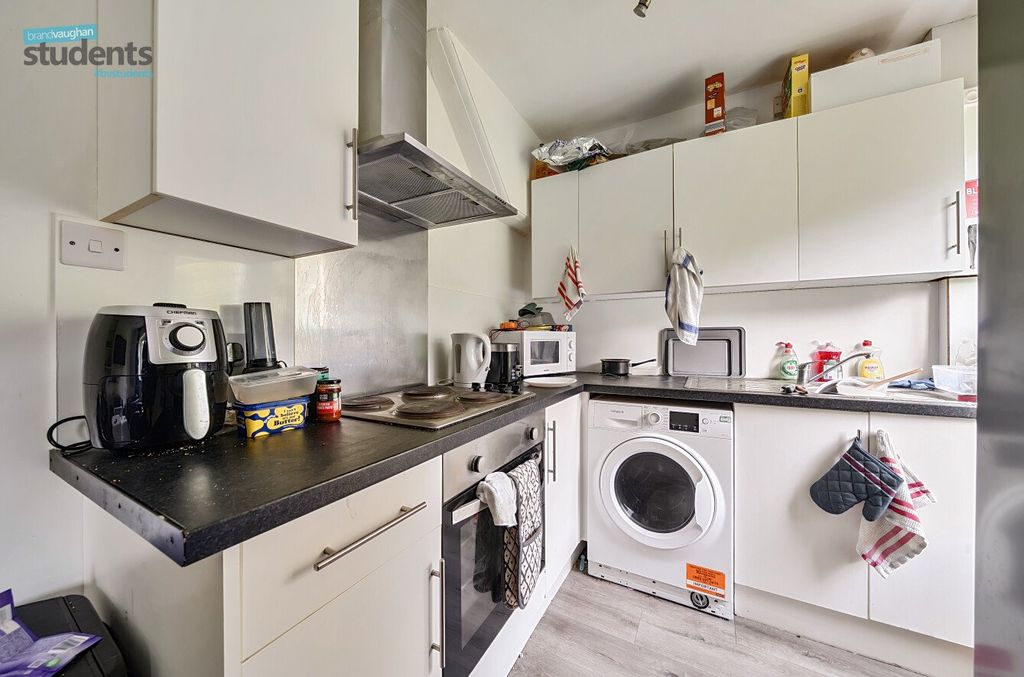 Property photo 3 of 8 06E02484-Bb9F-400...