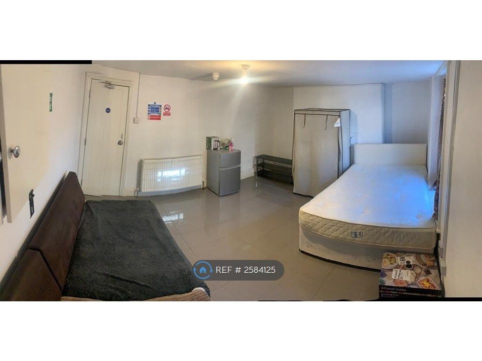 Property photo 1 of 6 Bedroom