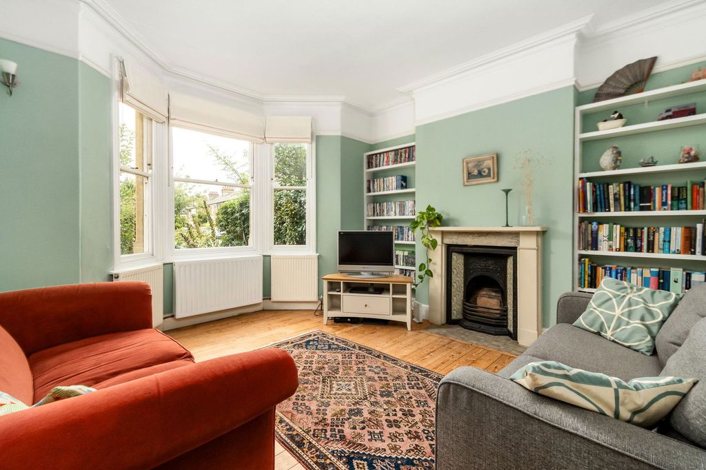 Property photo 2 of 32