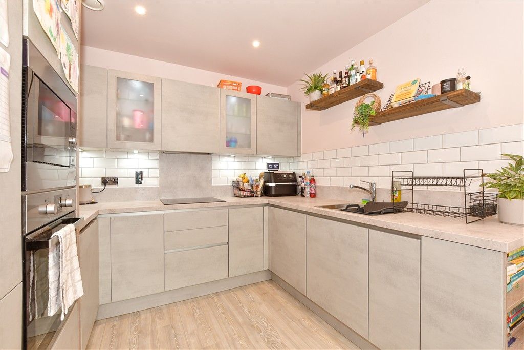 Property photo 2 of 16 Kitchen/ Breakfast Room