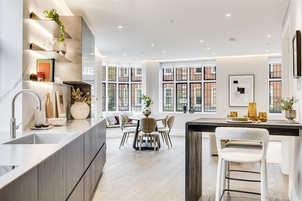 Property photo 3 of 15 St Johns Wood High Street