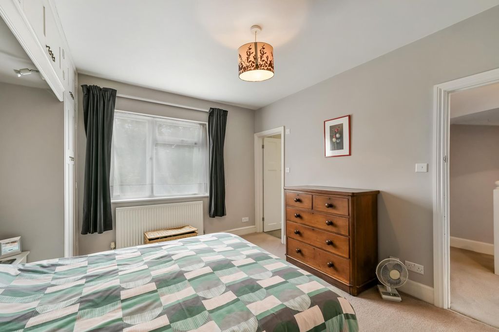 Additional image 10 of 3 bed semi-detached house for saleClifden Road, Brentford TW8