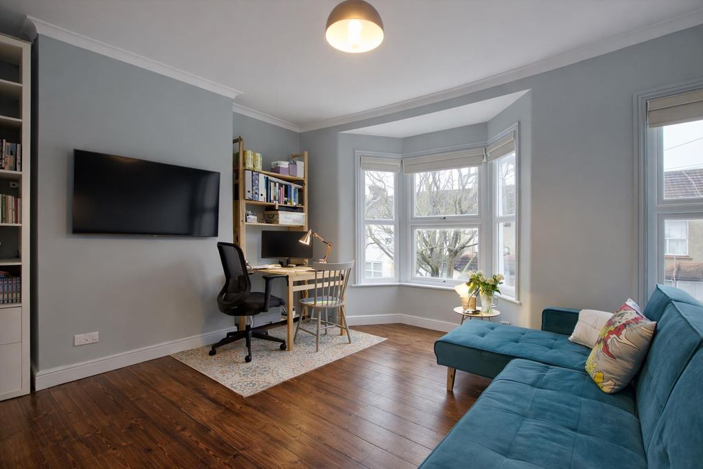 Property photo 3 of 20 Richford Road, London, E157294.Png