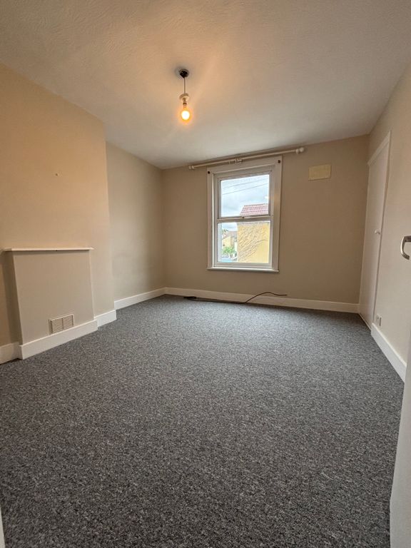 Property photo 3 of 5 Bedroom