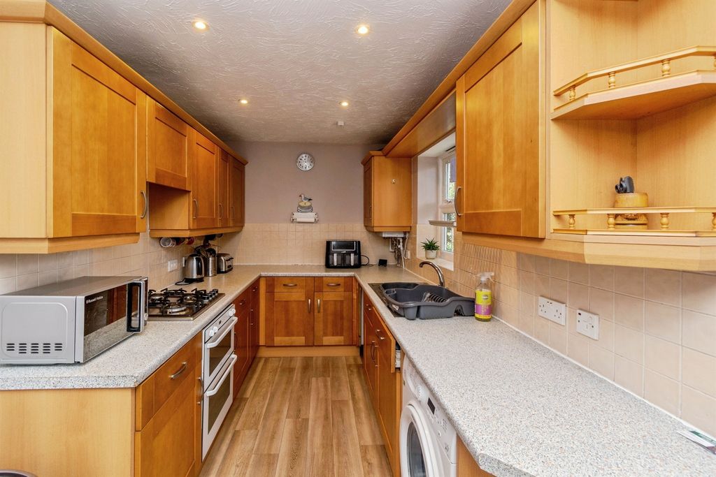 Property photo 2 of 13