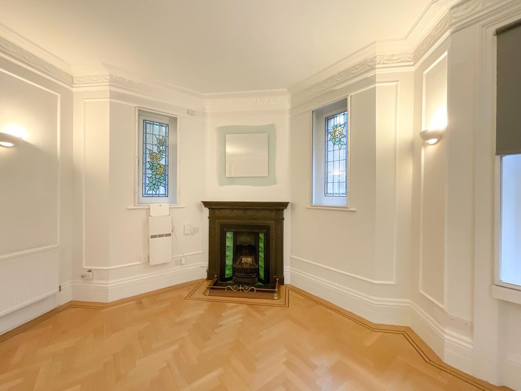 Property photo 3 of 10 Lounge