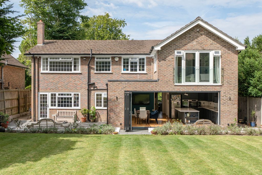 Property photo 2 of 20