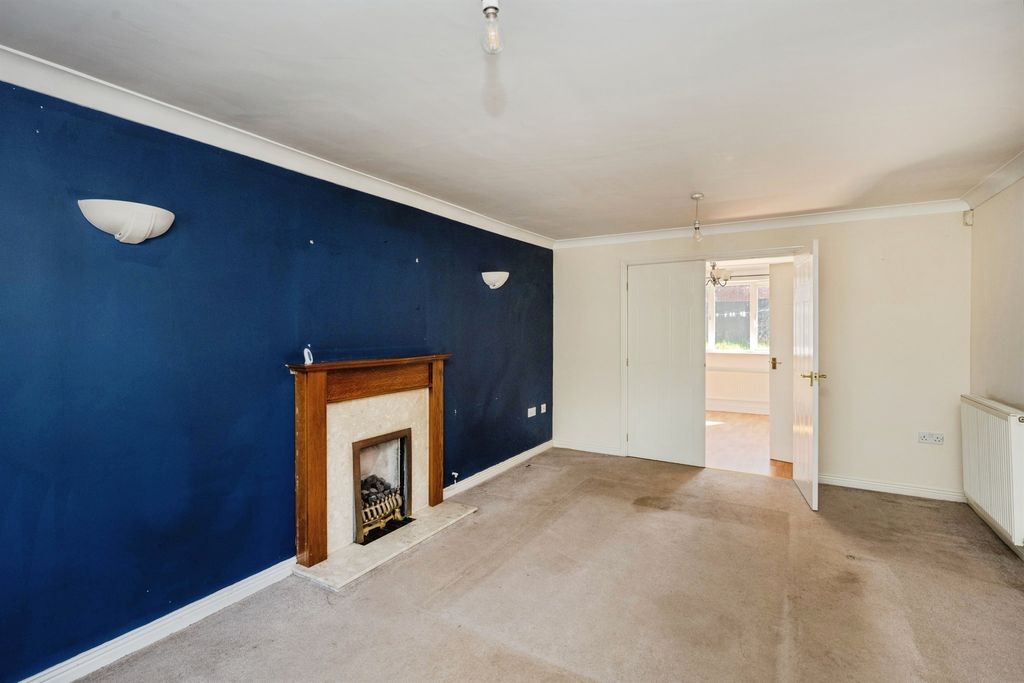 Property photo 2 of 17