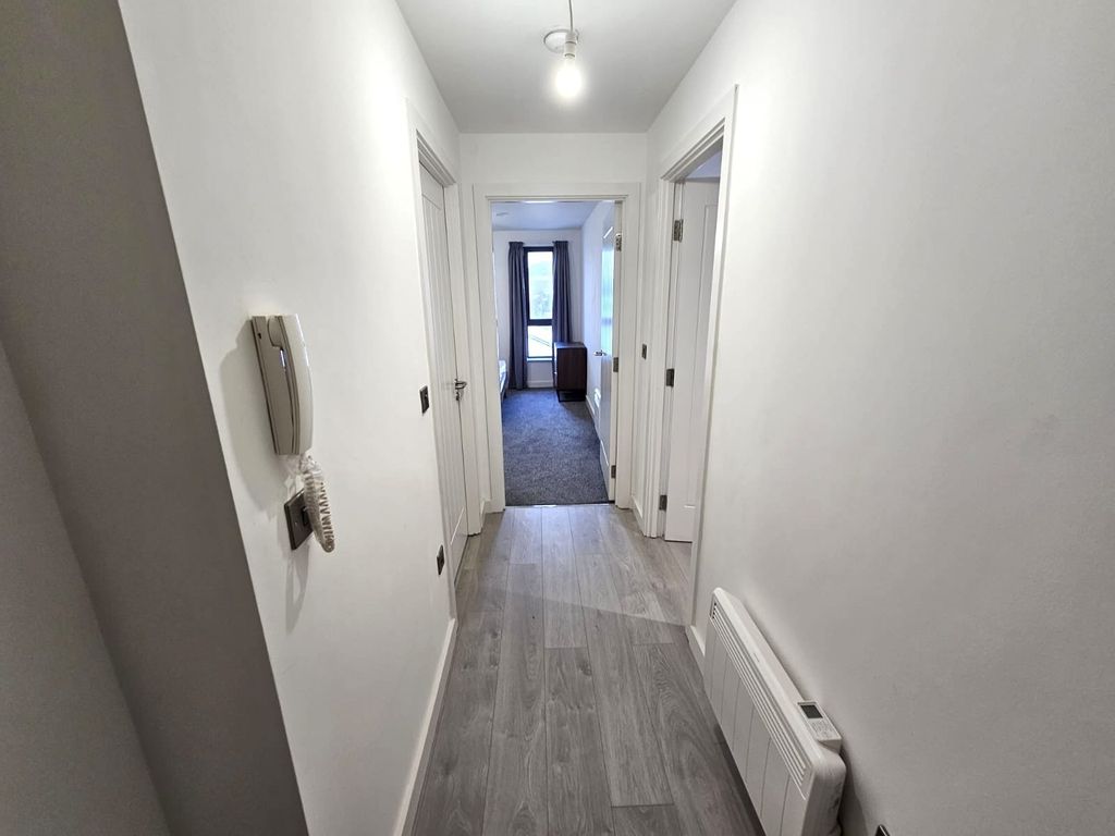 Property photo 2 of 10 Hallway