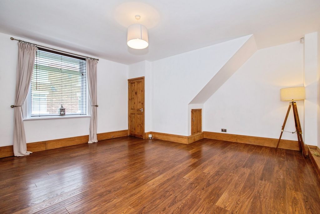 Property photo 3 of 11 Pbox-Img.Jpg