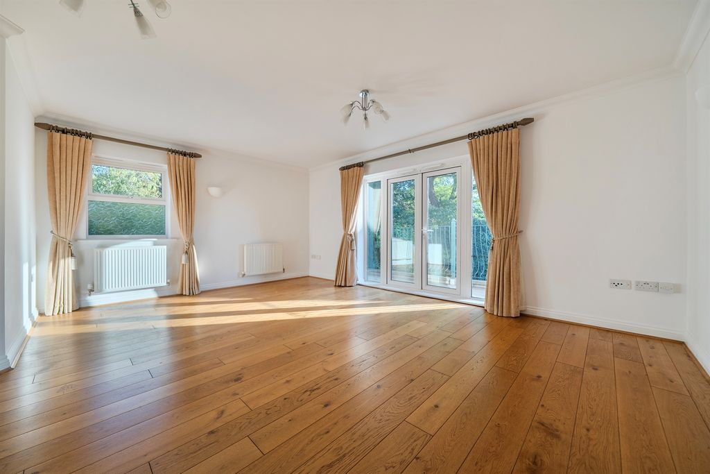 Property photo 3 of 12