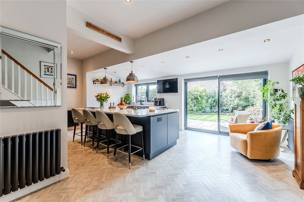 Property photo 3 of 20 Kitchen