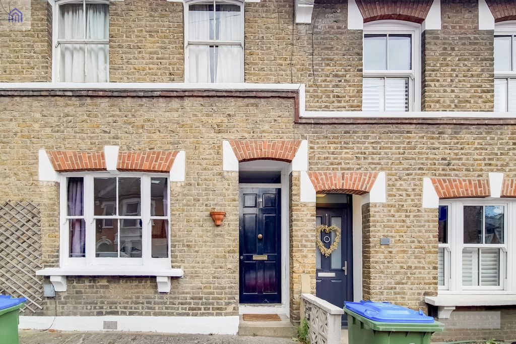 Property photo 1 of 8