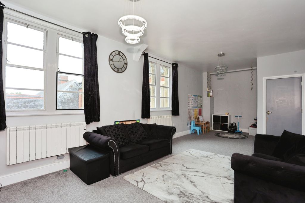 Property photo 3 of 17 Photo