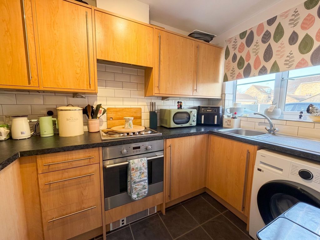 Property photo 3 of 10 Kitchen