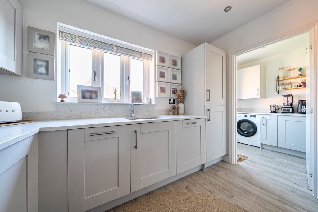 Property photo 3 of 24