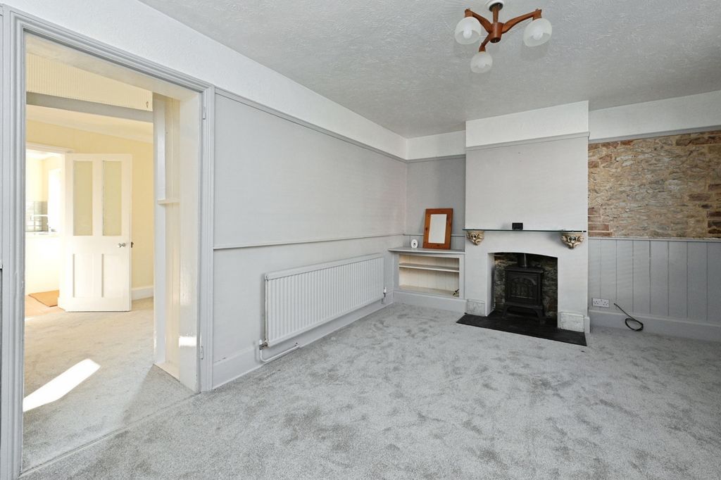 Property photo 2 of 17 Photo