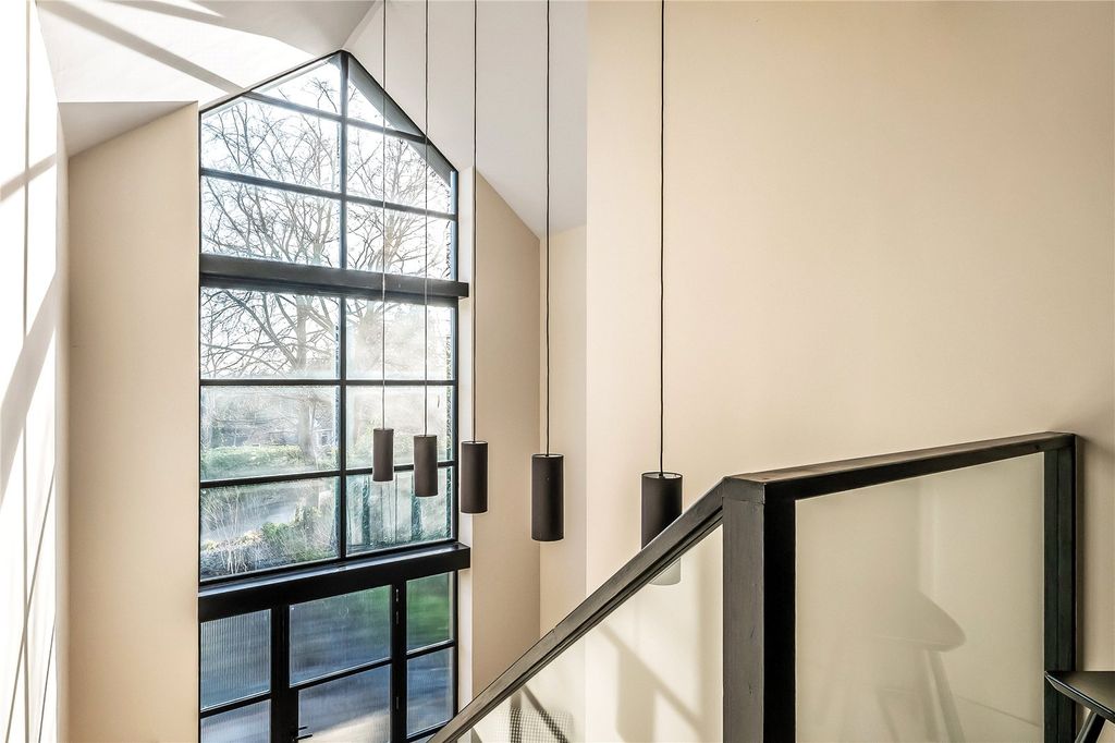 Property photo 3 of 29 Entrance