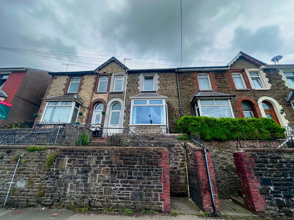 Property photo 1 of 28